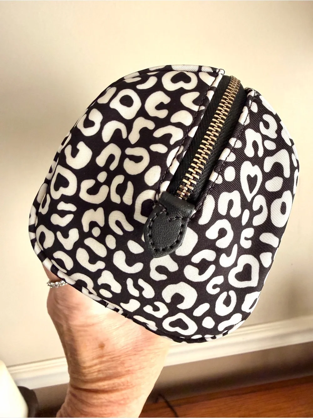 kate spade Chelsea Black & White Leopard hidden heart Print Cosmetic Pouch NWOT